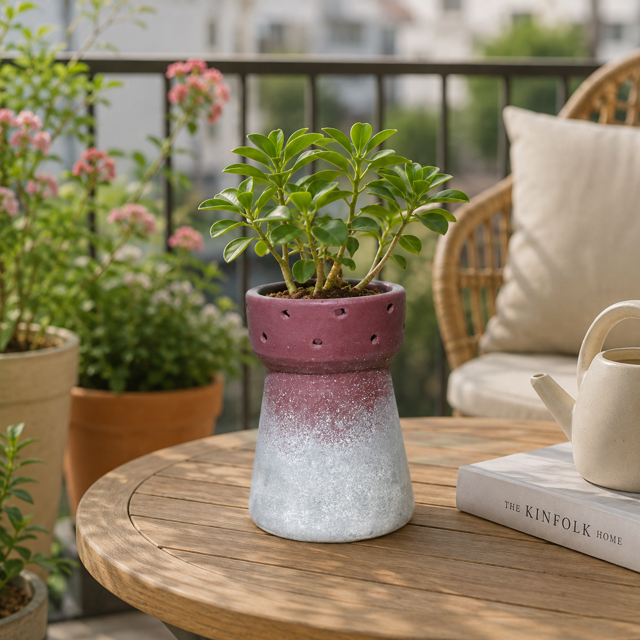 Vintage Textured Hourglass Planter – Mauve & White Ceramic Pot